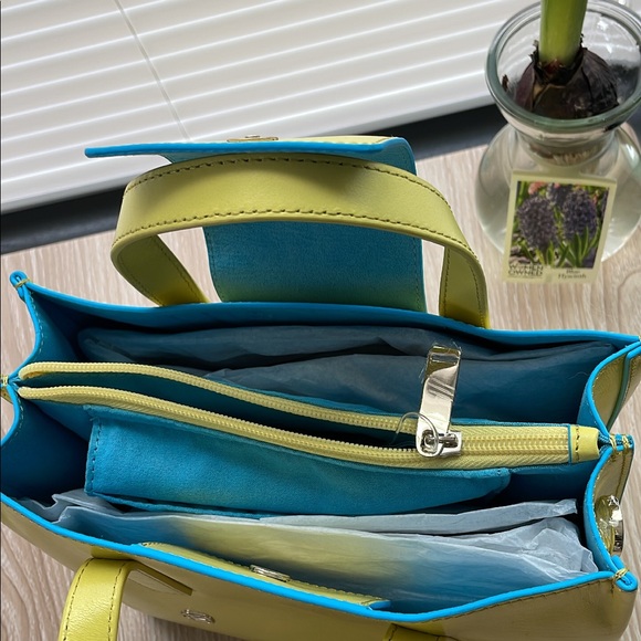 Piquadro woman handbag Acid green Soft leather medium - Picture 6 of 7